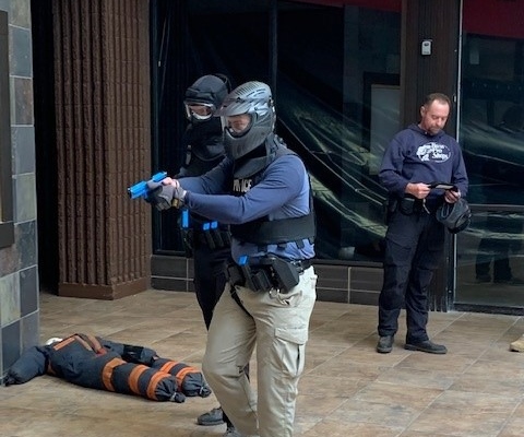 Glenwood Springs Police Department annually trains officers for active shooter scenarios and more for - Vimarsana News